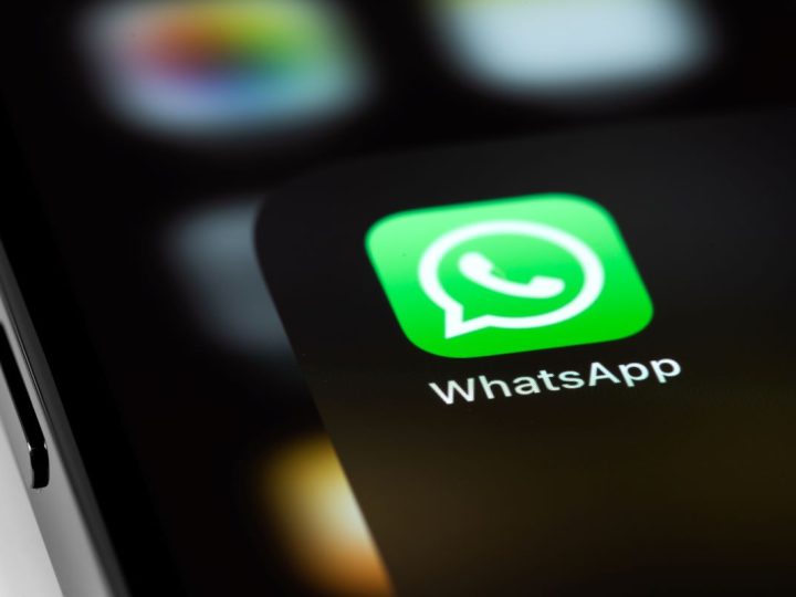 Deja el chat corporativo de WhatsApp y es despedido