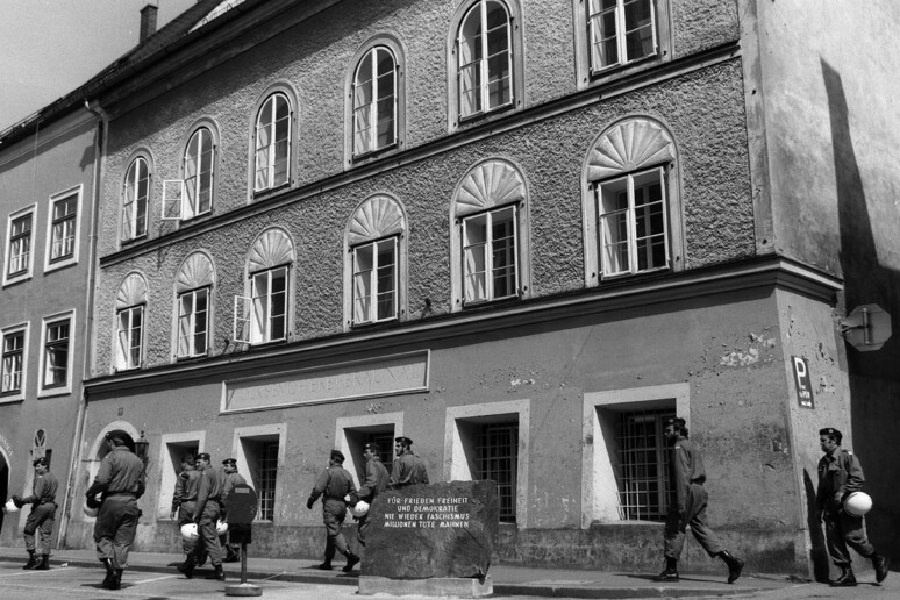 Desde el lugar de nacimiento de Hitler a estación de policía: ¡descubre por qué!