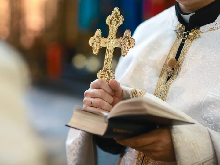 El Vaticano rompe barreras: bautismo para personas trans y homosexuales