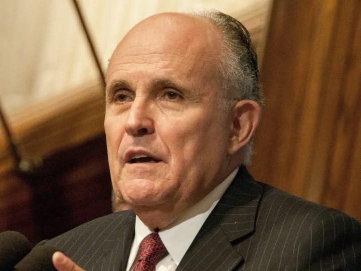 Giuliani en trampa financiera: intenta escapar de la justicia con la bancarrota