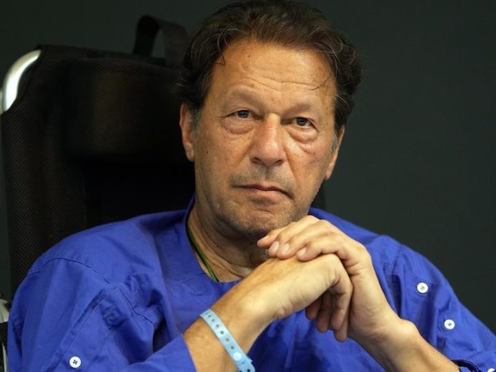 Imran Khan y su esposa enfrentan 14 años de cárcel por corrupción: un giro impactante en el drama político de Pakistán