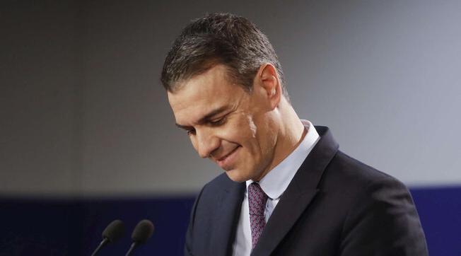 Acción heroica en directo: la rápida respuesta de Pedro Sánchez ante una emergencia durante su discurso!