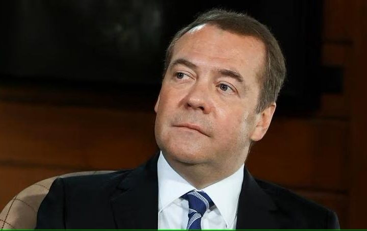 Medvédev aumenta el calibre: acusaciones brutales contra Biden y Macron – ¡El pánico global se extiende!