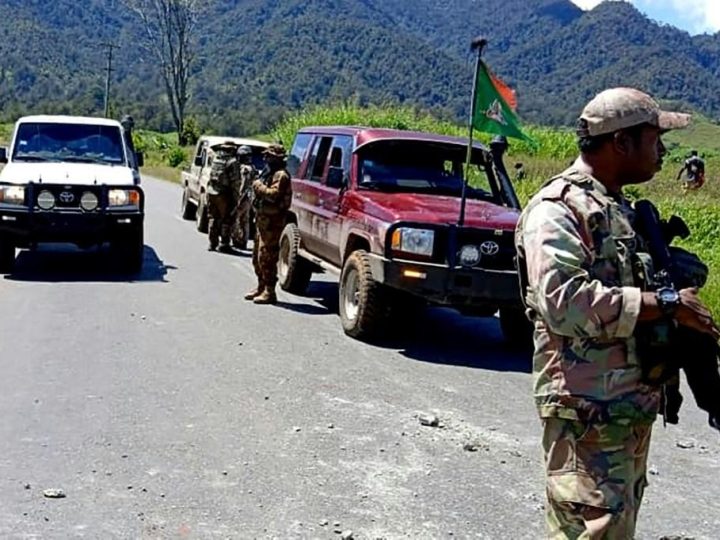 Enfrentamiento mortal en Papúa Nueva Guinea: policía autorizada a usar fuerza extrema tras la masacre tribal