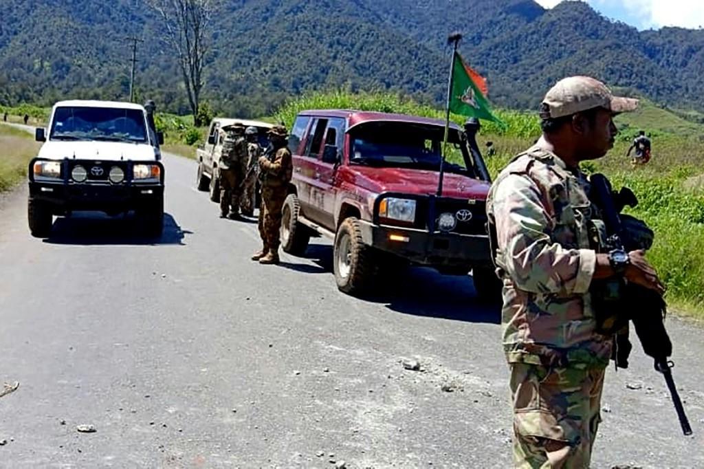 Enfrentamiento mortal en Papúa Nueva Guinea: policía autorizada a usar fuerza extrema tras la masacre tribal