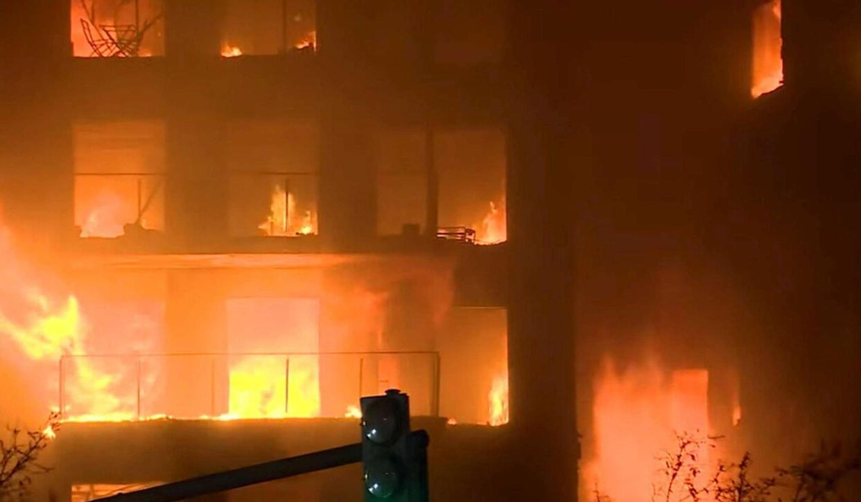 Drama sin fin: incendio en Valencia, 14 heridos y un niño entre las víctimas!