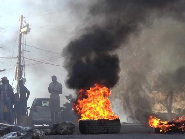 Sangre y caos: bandas armadas irrumpen en las cárceles de Haiti – ¡12 muertos y más de 4 mil fugados en una noche de terror!